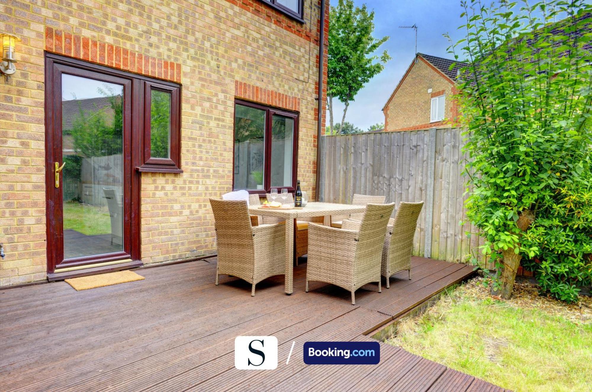 The Bernstein Executive House By Silva Short Lets & Serviced Accommodation Milton Keynes With Garden & Parking Wavendon Εξωτερικό φωτογραφία